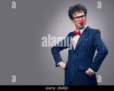 Funny businessman wearing red clown nose Banque D'Images