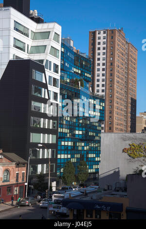 Les immeubles à appartements à la 18e Rue Ouest le long de la ligne élevée dans le Meatpacking District et Chelsea Manhattan New York USA Banque D'Images