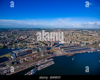 Vue aérienne de la ville d'Amsterdam, aux Pays-Bas. Vue depuis le vol de l'oiseau Banque D'Images