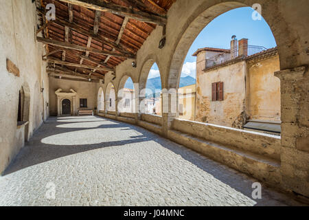 Vue panoramique à Sermoneta, village médiéval dans la province de Latina, Italie Banque D'Images