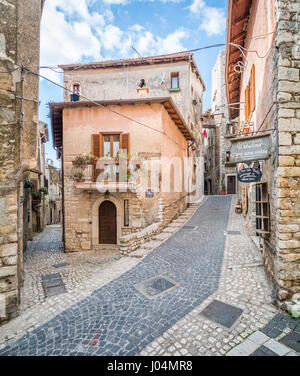 Vue panoramique à Sermoneta, village médiéval dans la province de Latina, Italie Banque D'Images