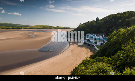 Portmeirion village niché dans les bois sur l'estuaire de la rivière dwyryd dans le nord du Pays de Galles. Banque D'Images