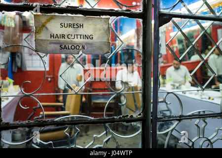 THIMPHU, BHOUTAN - CIRCA Octobre 2014 : Salon de coiffure à Thimphu, Bhoutan Banque D'Images