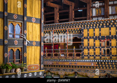 PARO, BHOUTAN - CIRCA Octobre 2014 : l'intérieur du Rinpung Dzong de Paro, un monument à Paro, Bhoutan Banque D'Images