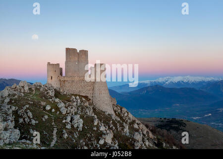 Rocca Calascio, un vieux château italien. Location de film film célèbre, le nom de la Rose et de Ladyhawke Banque D'Images