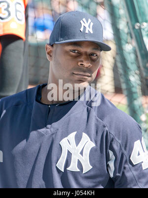 Baltimore, États-Unis. Le 08 Avr, 2017. Le joueur de premier but des Yankees de New York Chris Carter (48) avant le match contre les Orioles de Baltimore à l'Oriole Park at Camden Yards de Baltimore, MD, le Samedi, Avril 8, 2017. Credit : Ron Sachs/CNP (restriction : NO New York ou le New Jersey Journaux ou journaux dans un rayon de 75 km de la ville de New York) - AUCUN FIL SERVICE - Photo : Ron Sachs/consolidé/dpa/Alamy Live News Banque D'Images