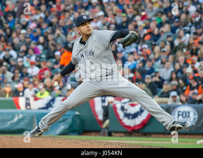 Baltimore, États-Unis. Le 08 Avr, 2017. De baseball des New York Yankees Dellin Betances (68) emplacements dans la septième manche contre les Orioles de Baltimore à l'Oriole Park at Camden Yards de Baltimore, MD, le Samedi, Avril 8, 2017. Les orioles a gagné le match 5 - 4. Credit : Ron Sachs/CNP (restriction : NO New York ou le New Jersey Journaux ou journaux dans un rayon de 75 km de la ville de New York) - AUCUN FIL SERVICE - Photo : Ron Sachs/consolidé/dpa/Alamy Live News Banque D'Images