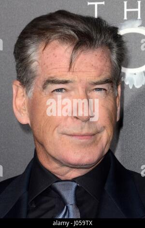 Pierce Brosnan au niveau des arrivées pour le fils du CMA Series Premiere, Théâtre ArcLight, Los Angeles, CA, le 3 avril 2017. Photo par : Priscilla Grant/Everett Collection Banque D'Images