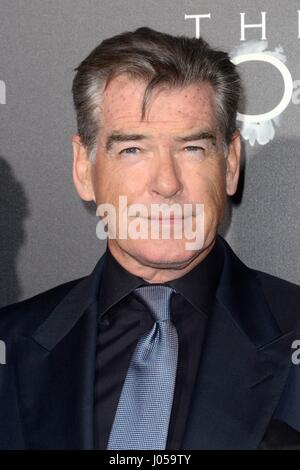 Pierce Brosnan au niveau des arrivées pour le fils du CMA Series Premiere, Théâtre ArcLight, Los Angeles, CA, le 3 avril 2017. Photo par : Priscilla Grant/Everett Collection Banque D'Images