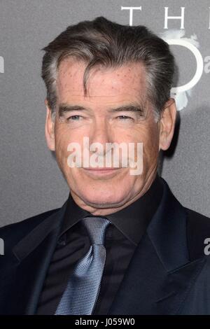 Pierce Brosnan au niveau des arrivées pour le fils du CMA Series Premiere, Théâtre ArcLight, Los Angeles, CA, le 3 avril 2017. Photo par : Priscilla Grant/Everett Collection Banque D'Images