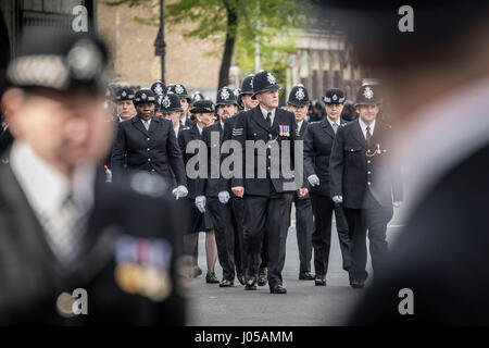Londres, Royaume-Uni. 10 avr, 2017. Jour des funérailles de PC Keith Palmer qui a été tué à Westminster le 22 mars. Crédit : Guy Josse/Alamy Live News Banque D'Images