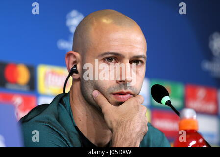 Turin, Italie. 10 avr, 2017. Javier Mascherano ressemble au cours de la FCB Barcelone à la veille de la conférence de presse à la veille de la 1ère manche du quart de finale de la Ligue des Champions entre la Juventus et Barcelone FCB au Juventus Stadium le 10 avril 2017 à Turin, Italie. Credit : Massimiliano Ferraro/Alamy Live News Banque D'Images