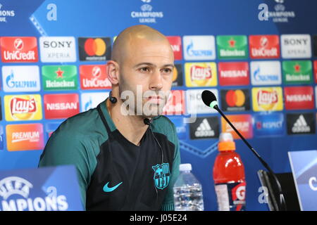 Turin, Italie. 10 avr, 2017. Javier Mascherano ressemble au cours de la FCB Barcelone à la veille de la conférence de presse à la veille de la 1ère manche du quart de finale de la Ligue des Champions entre la Juventus et Barcelone FCB au Juventus Stadium le 10 avril 2017 à Turin, Italie. Credit : Massimiliano Ferraro/Alamy Live News Banque D'Images