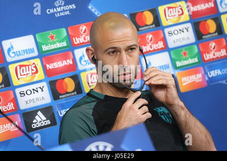 Turin, Italie. 10 avr, 2017. Javier Mascherano ressemble au cours de la FCB Barcelone à la veille de la conférence de presse à la veille de la 1ère manche du quart de finale de la Ligue des Champions entre la Juventus et Barcelone FCB au Juventus Stadium le 10 avril 2017 à Turin, Italie. Credit : Massimiliano Ferraro/Alamy Live News Banque D'Images