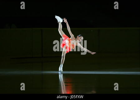 PHOTO : la patineuse artistique japonaise Mao Asada, a annoncé sa retraite de la compétition d'ici le lundi 10 avril 2017 via son blog. L'Asada a été une énorme star au Japon après avoir représenté son pays à deux Jeux olympiques et remporter le Championnat du Monde trois fois. Elle avait été devrait continuer jusqu'à l'occasion des Jeux Olympiques d'hiver de PyeongChang 2018 mais a dû faire face à la concurrence dans le passé 2 ans. Photo originale montre : Mao Asada, X'mas Stars 2002, 2002/12/23 (C)Atsushi Tomura/AFLOSPORT(1035) Banque D'Images