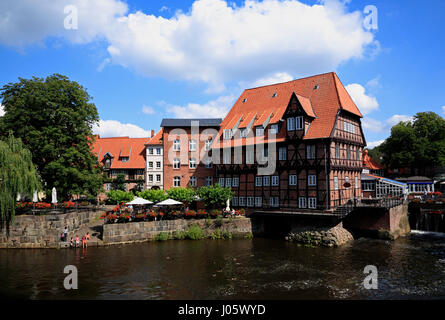 Restaurant LUENER MUEHLE à fleuve Ilmenau, Lüneburg, Lunebourg, Basse-Saxe, Allemagne Banque D'Images