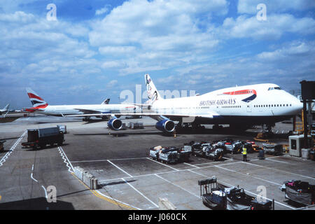 British Airways jumbo jet sur asphalte, London, UK Banque D'Images