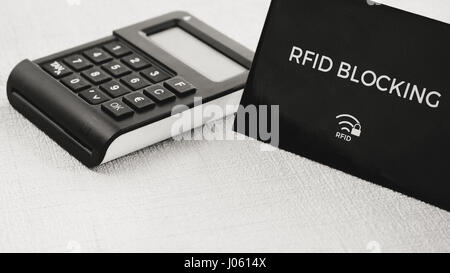 Manchon de protection RFID pour la sécurité de carte de crédit, l'attaque de piratage en terrain générateur TAN Banque D'Images