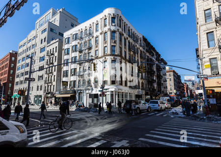 Vues au niveau de la rue de New York des bâtiments sur l'île de Manhattan Banque D'Images