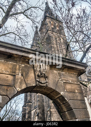 L'église Saints Pierre et Paul à Vysehrad, Prague, République tchèque. Banque D'Images