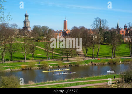 La ville de Shrewsbury vu de l'autre côté de la rivière Severn, Shropshire, Angleterre. Banque D'Images