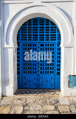 Une porte bleue à Sidi Bou Said, Tunis, Tunisie. Banque D'Images