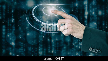 Businessman hand gesturing contre digital interface de numérotation du volume Banque D'Images