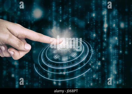 La main pointant sur fond blanc à l'image générée numériquement de bouton de volume avec l'interface numérique Banque D'Images