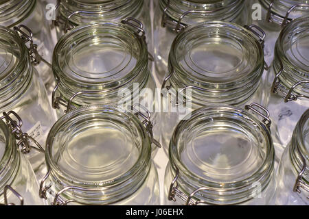 Un bocal en verre avec un couvercle, Rostov-sur-Don, la Russie, le 18 mars 2017. Photo prise à la mall Banque D'Images