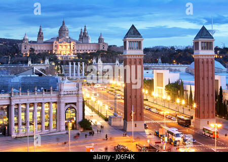 Vue aérienne sur la Placa Espanya et Montjuic Hill avec Musée National d'Art de Catalogne, Barcelone, Espagne Banque D'Images