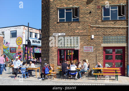 Kingston-upon-Hull, East Riding,Yorkshire,UK:les populations locales et touristiques profitez de la lumineuse temps chaud et ensoleillé au Royaume-uni 2017 Ville de culture. Banque D'Images