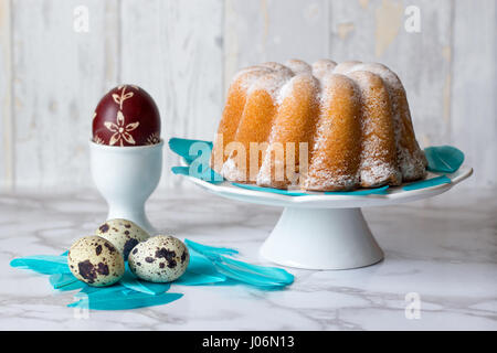 Délicieux gâteau traditionnel de Pâques livres Banque D'Images