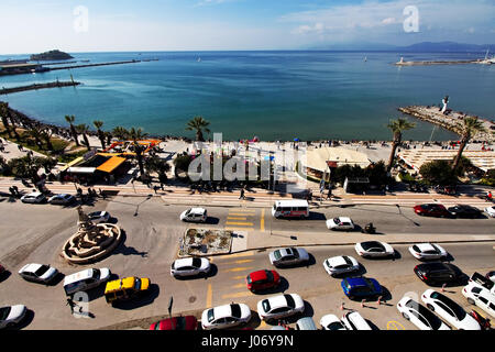 Une vue sur la promenade du front de mer de Kusadasi en Turquie Banque D'Images