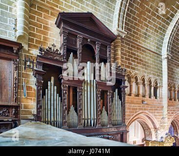 Evora, Portugal - le 29 novembre 2016. Orgue dans la nef de cathédrale d'Évora, la basilique se Catedral de Nossa Senhora da Assuncao. Evora, Portugal. Banque D'Images