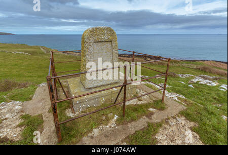 Monument à l'épave de la Charte royale le long du sentier du littoral au nord de Llangefni sur Anglesey Banque D'Images