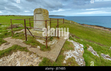 Monument à l'épave de la Charte royale le long du sentier du littoral au nord de Llangefni sur Anglesey Banque D'Images