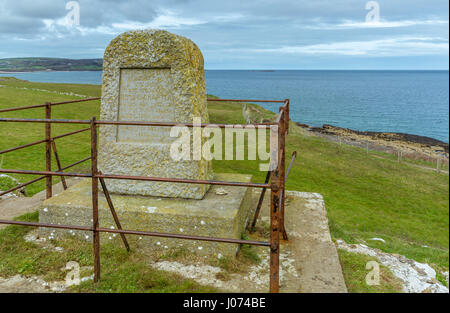 Monument à l'épave de la Charte royale le long du sentier du littoral au nord de Llangefni sur Anglesey Banque D'Images