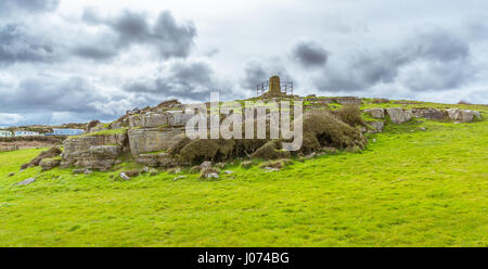 Monument à l'épave de la Charte royale le long du sentier du littoral au nord de Llangefni sur Anglesey Banque D'Images