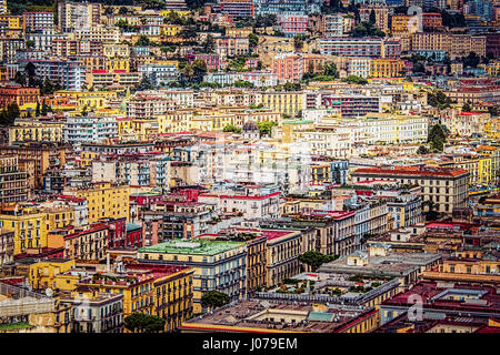 Une vue sur le centre-ville de Naples, Italie Banque D'Images