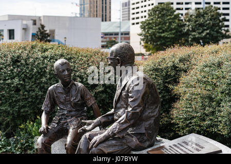 Statue de Malcolm Woldenberg Woldenberg Park, dans la Nouvelle Orléans Banque D'Images