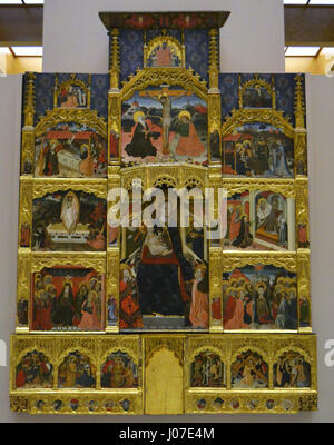 Le Retaule dels Goigs de la Mare de Déu, un retable valencien anonyme abrité au Musée des Beaux-Arts de Valence, représente des scènes liées à la Vierge Marie. L'œuvre est remarquable pour ses couleurs vives et son iconographie religieuse complexe, caractéristique de la Renaissance valencienne Le retable reflète à la fois la dévotion et la maîtrise artistique de l'époque. Banque D'Images