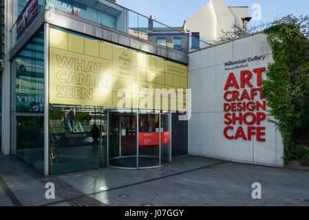 L'entrée de la Galerie et Musée du millénaire du centre-ville de Sheffield, UK Banque D'Images