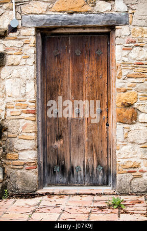 Une vieille porte, à l'une des missions du Texas Banque D'Images
