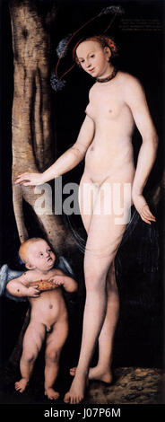 Vénus et Cupidon avec une mielleuse, une peinture de Lucas Cranach l'Ancien, un peintre de la Renaissance allemande, vers 1531, huile sur bois, représentant Vénus et Cupidon. Banque D'Images