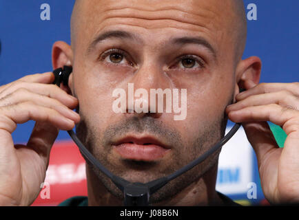 Turin, Italie. 10 avr, 2017. Barcelone Javier Mascherano assiste à une conférence de presse avant les quarts de finale de la Ligue des Champions premier league soccer match contre la Juventus. Credit : Isabella Bonotto/Pacific Press/Alamy Live News Banque D'Images