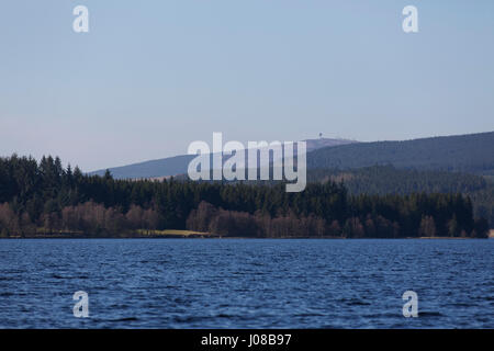 Par forestiers du Lac de Kielder dans le Northumberland, en Angleterre. Le lac sert également de réservoir formé par le barrage de Kielder. Banque D'Images