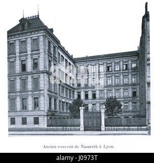 L'image de 'histoire des Églises et chapelles de Lyon' (1908) présente des illustrations détaillées des églises et chapelles de Lyon, France. Cette gravure du volume II capture les caractéristiques architecturales et l'importance historique de ces sites religieux. Banque D'Images
