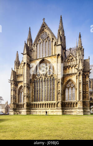 East front de la cathédrale de Lincoln, Lincolnshire, Angleterre, Royaume-Uni, sur une journée d'hiver ensoleillée. Banque D'Images