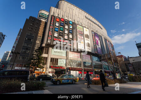 Le magasin phare géant Yodobashi Camera à Akihabara, Tokyo, Japon. Banque D'Images