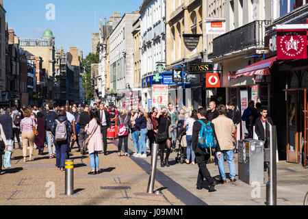 Oxford est une ville connue dans le monde entier comme l'accueil de l'Université d'Oxford, la plus ancienne université du monde anglophone. Angleterre, Royaume-Uni Banque D'Images